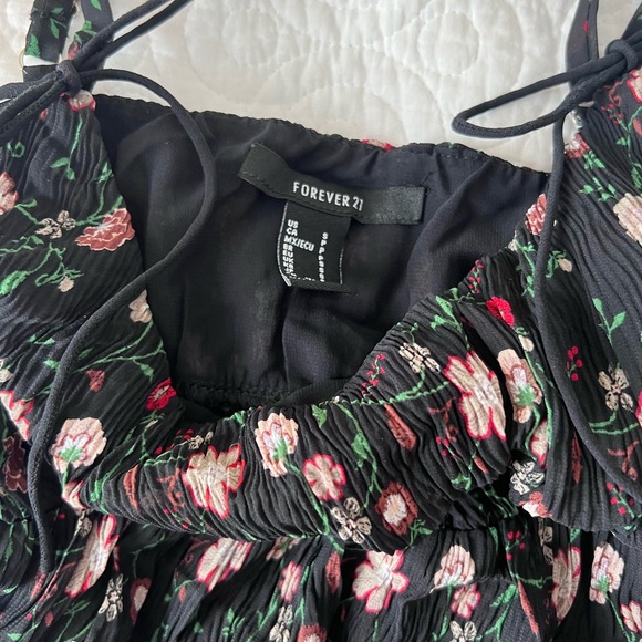 Floral Crop Top - Picture 8 of 9